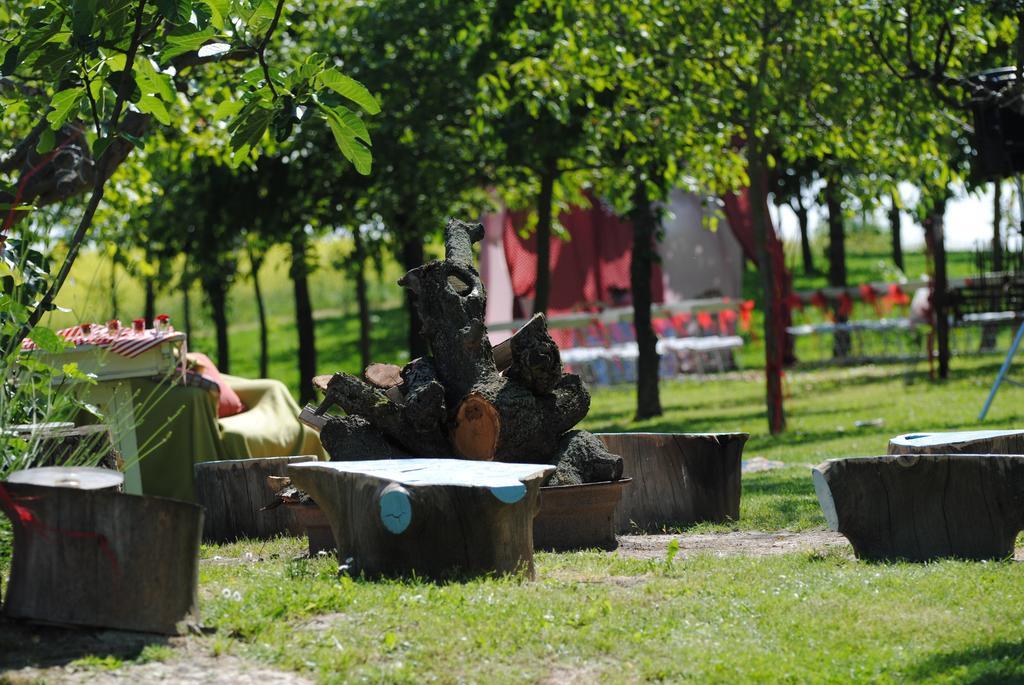 La Commedia Della Pentola Pensionat Lu (Piedmont) Exteriör bild